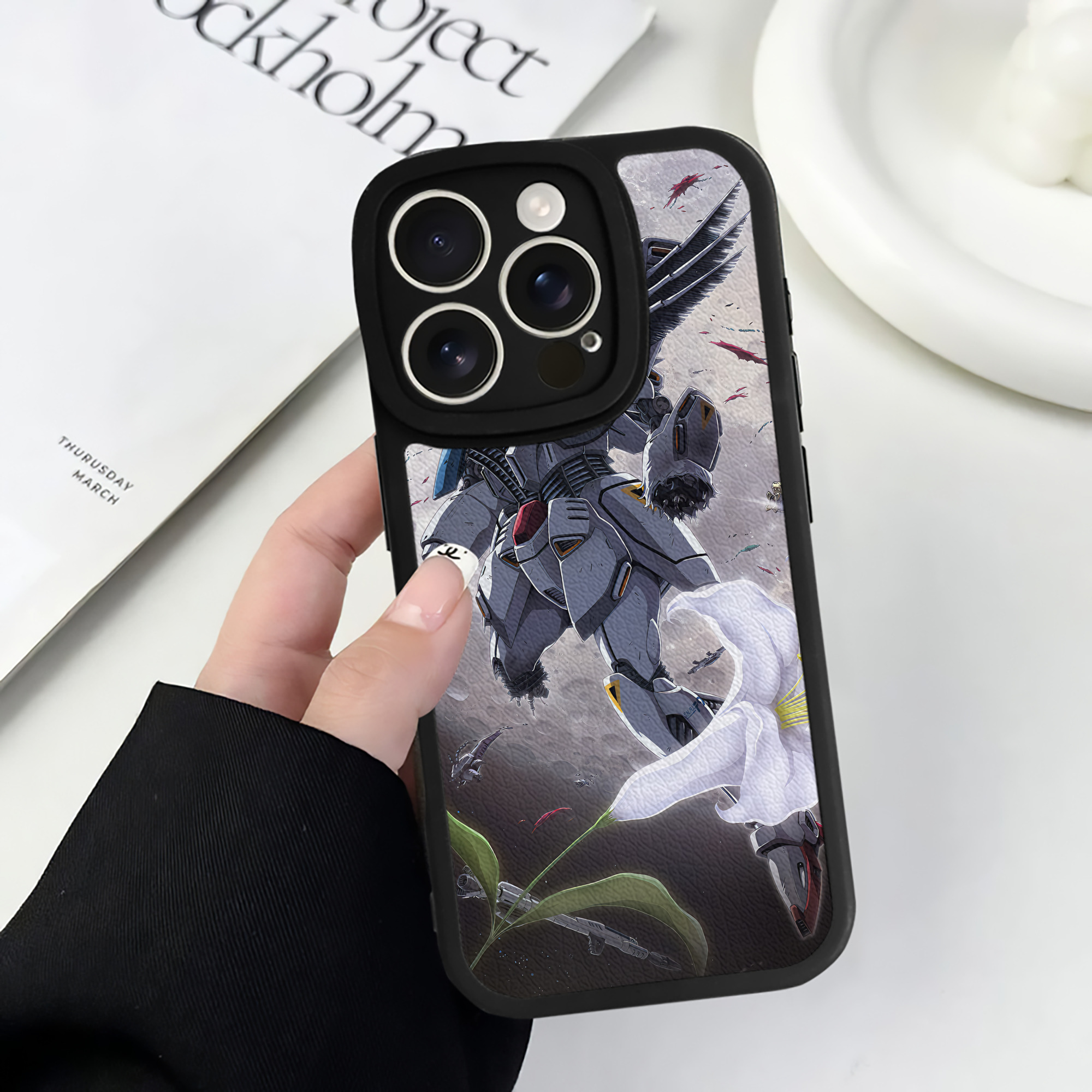 （画像用） 機動戦士ガンダム Mobile Suit Gundam 【iPhone 16シリーズ対応】シリコンスマホケース（レザー調） 材質：シリコン